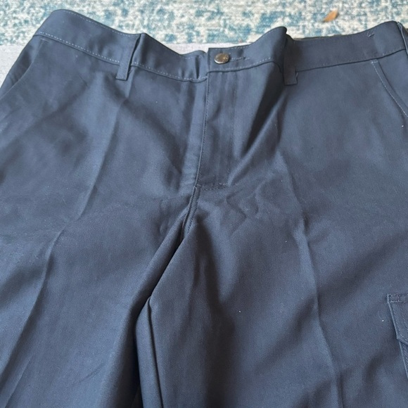 Dickies Men's 11" Industrial Cargo Short, 36/11" Inseam - Picture 5 of 7